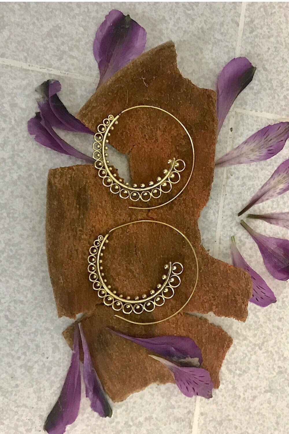 Spiral Brass Earrings/ Bucklace d'oreille Laiton Lotus/ Boho Earrings/ Tribal Jewelry/ Gypsy Hoop Earrings/ Ethnic Earrings/ Laboho