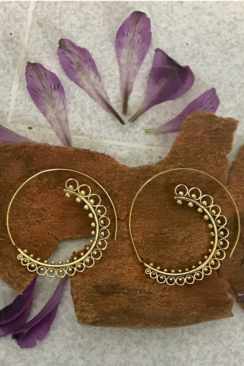 Spiral Brass Earrings/ Bucklace d'oreille Laiton Lotus/ Boho Earrings/ Tribal Jewelry/ Gypsy Hoop Earrings/ Ethnic Earrings/ Laboho