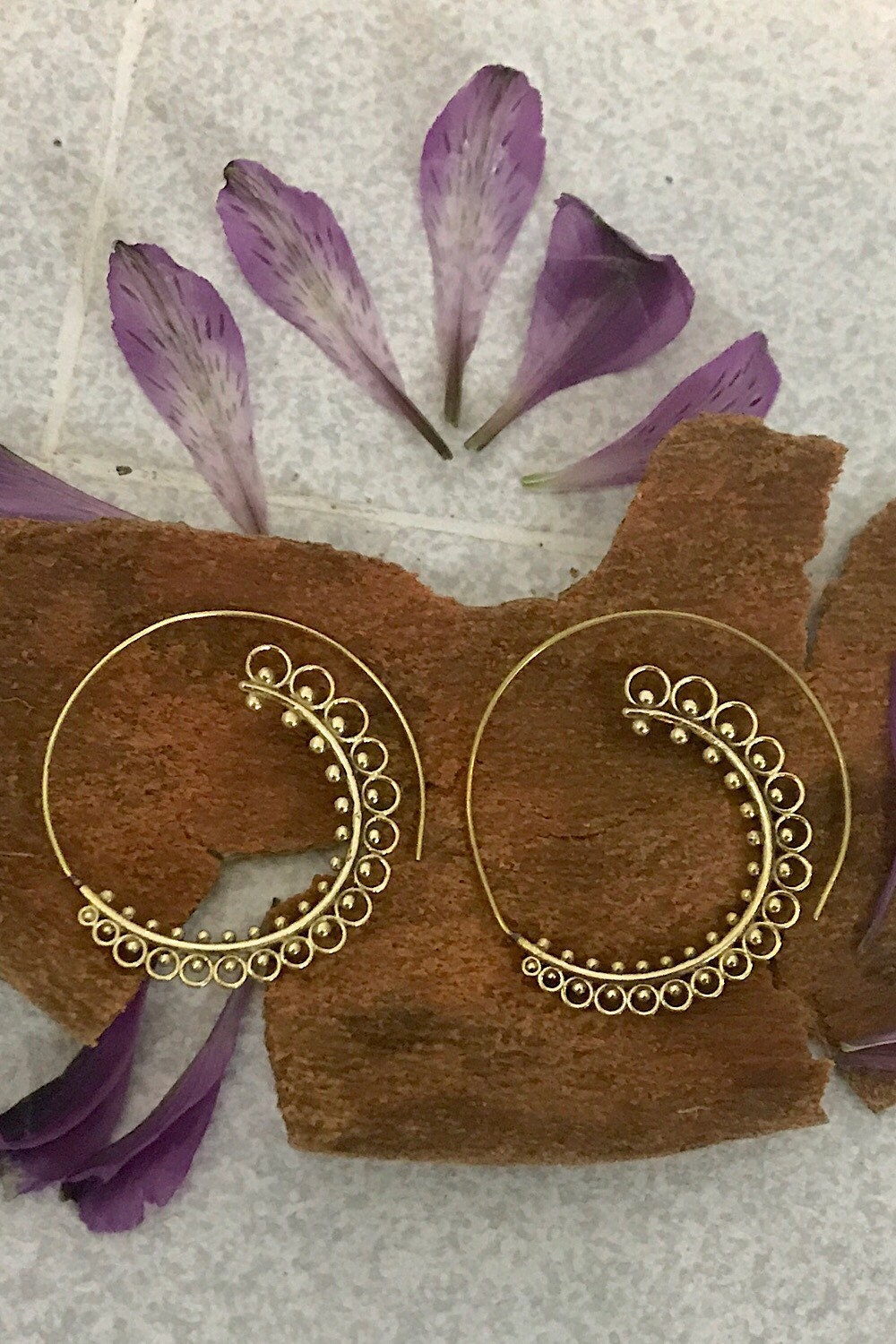 Spiral Brass Earrings/ Bucklace d'oreille Laiton Lotus/ Boho Earrings/ Tribal Jewelry/ Gypsy Hoop Earrings/ Ethnic Earrings/ Laboho