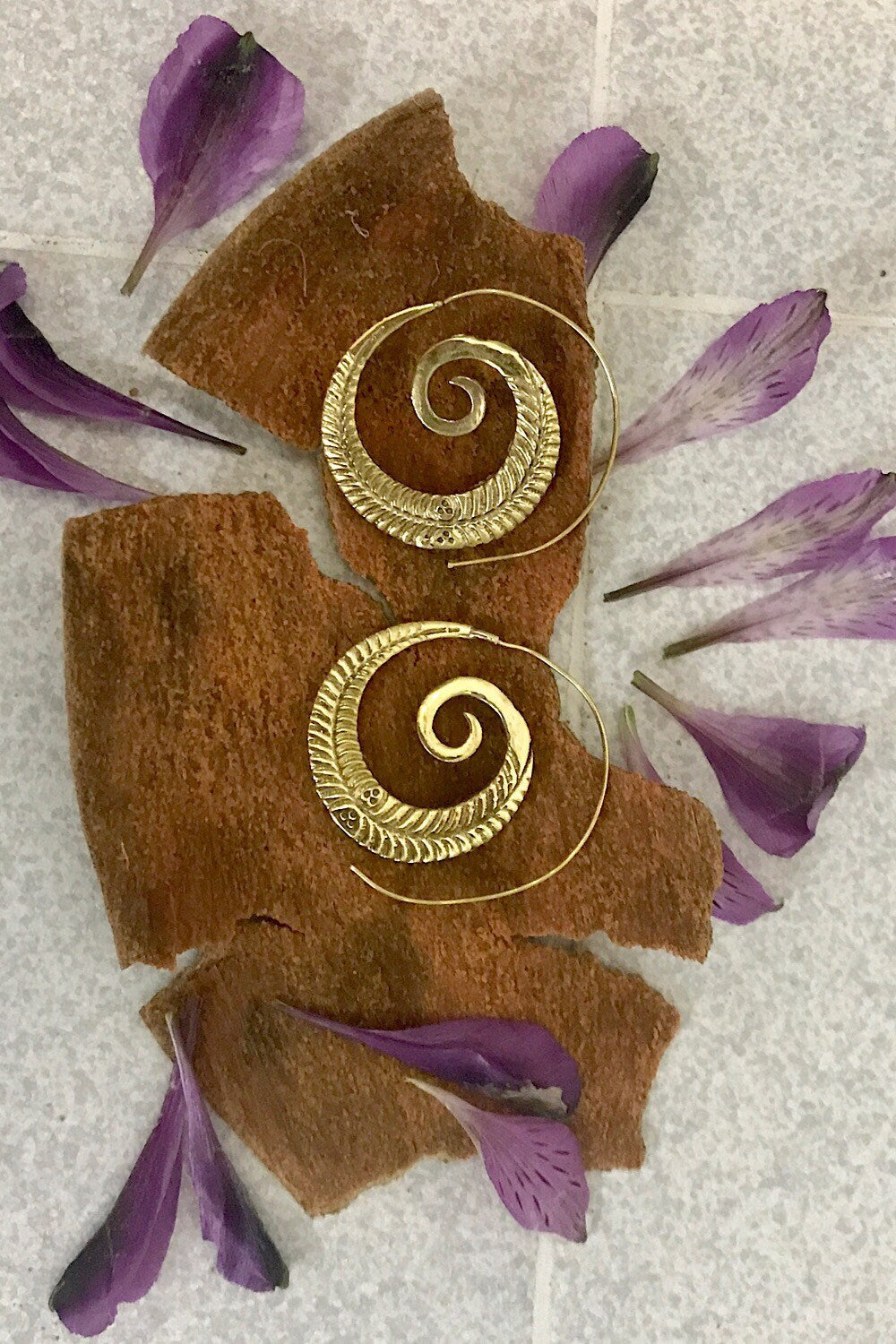 Spiral Brass Earrings/ Bucklace d'oreille Laiton Lotus/ Boho Earrings/ Tribal Jewelry/ Gypsy Hoop Earrings/ Ethnic Earrings/ Lalaboho