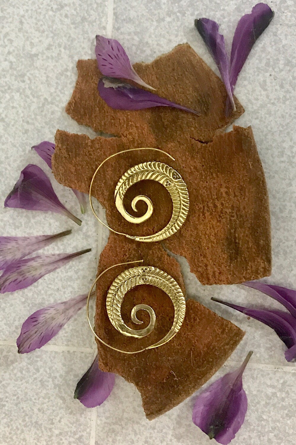 Spiral Brass Earrings/ Bucklace d'oreille Laiton Lotus/ Boho Earrings/ Tribal Jewelry/ Gypsy Hoop Earrings/ Ethnic Earrings/ Lalaboho