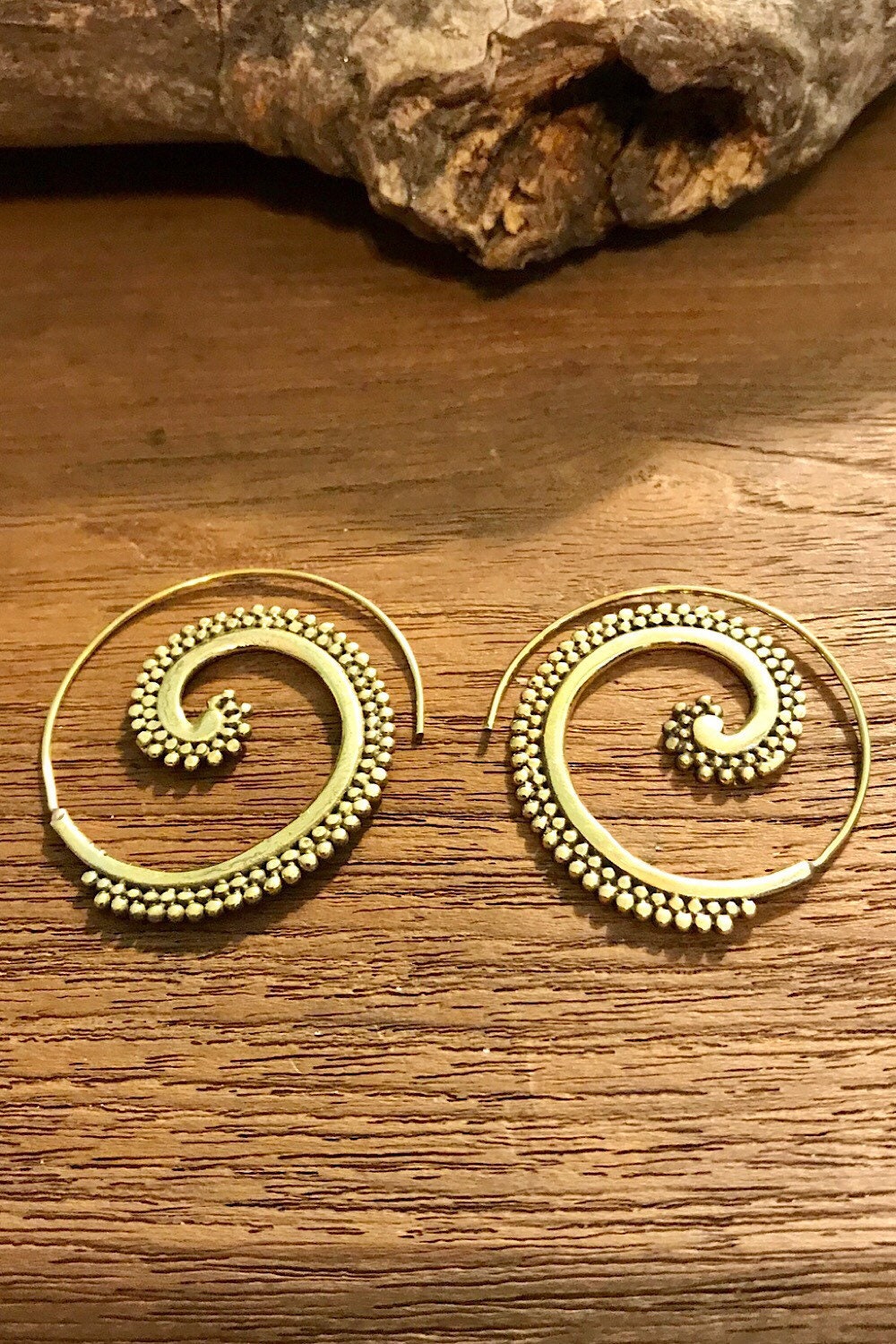 Spiral Brass Earrings/ Bucklace d'oreille Laiton Lotus/ Boho Earrings/ Tribal Jewelry/ Gypsy Hoop Earrings/ Ethnic Earrings/ Laboho