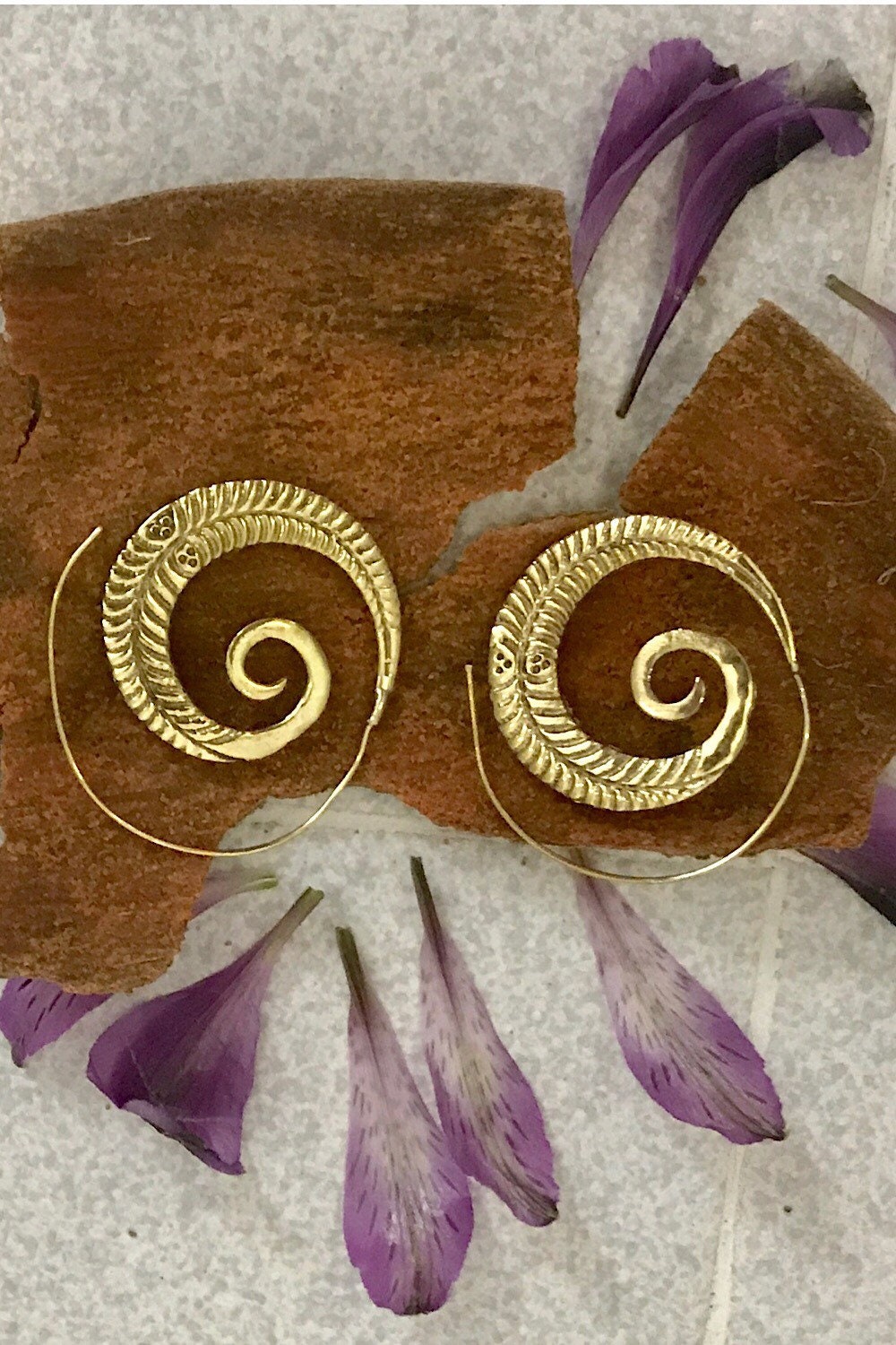 Spiral Brass Earrings/ Bucklace d'oreille Laiton Lotus/ Boho Earrings/ Tribal Jewelry/ Gypsy Hoop Earrings/ Ethnic Earrings/ Lalaboho