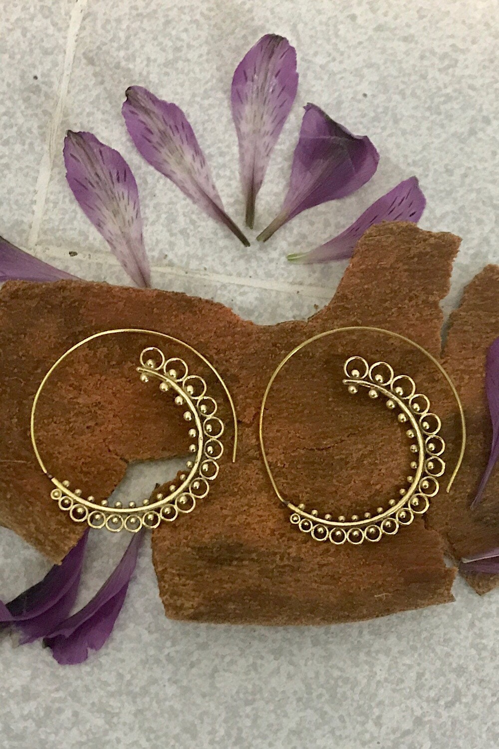 Spiral Brass Earrings/ Bucklace d'oreille Laiton Lotus/ Boho Earrings/ Tribal Jewelry/ Gypsy Hoop Earrings/ Ethnic Earrings/ Laboho