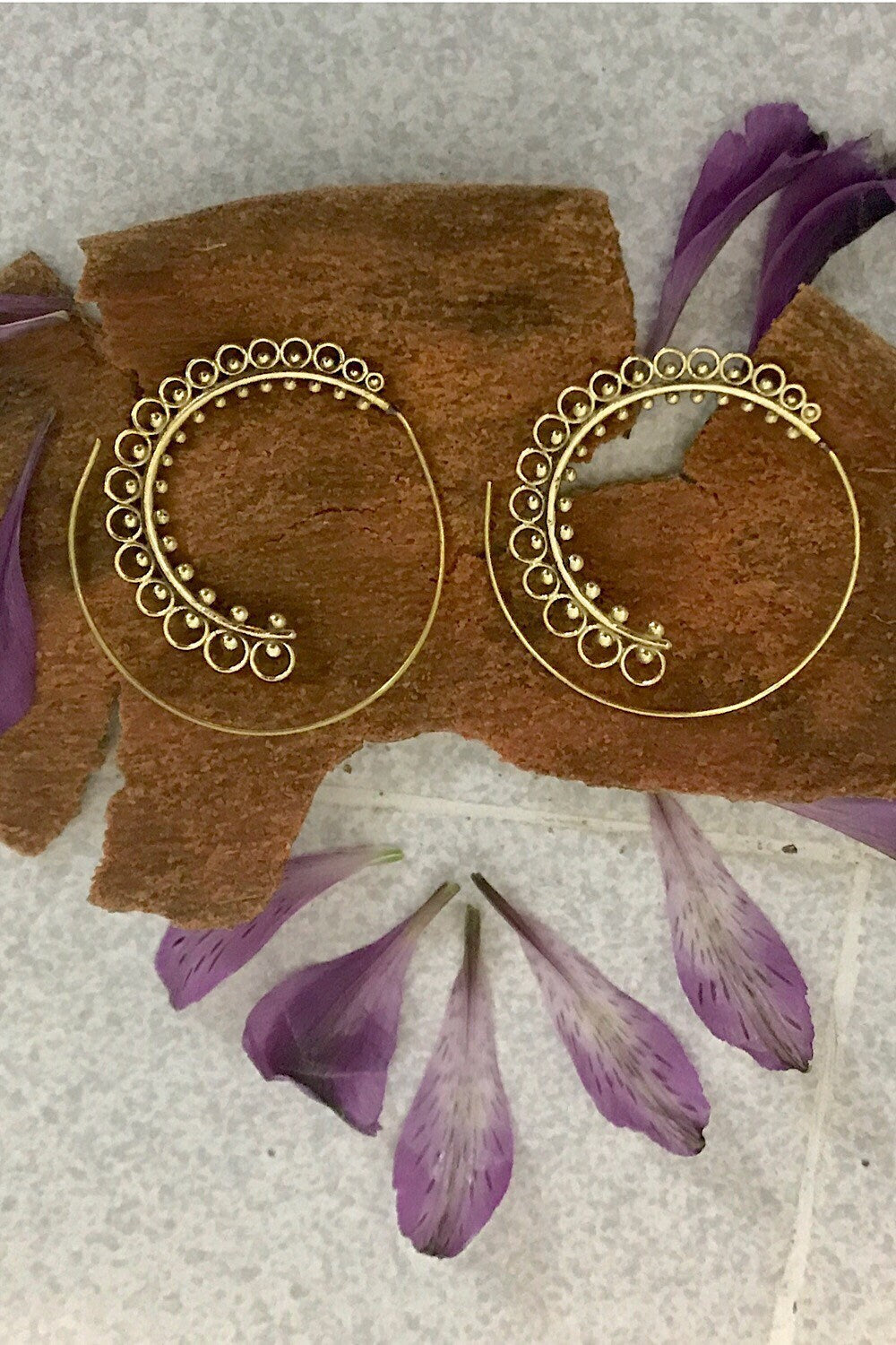 Spiral Brass Earrings/ Bucklace d'oreille Laiton Lotus/ Boho Earrings/ Tribal Jewelry/ Gypsy Hoop Earrings/ Ethnic Earrings/ Laboho