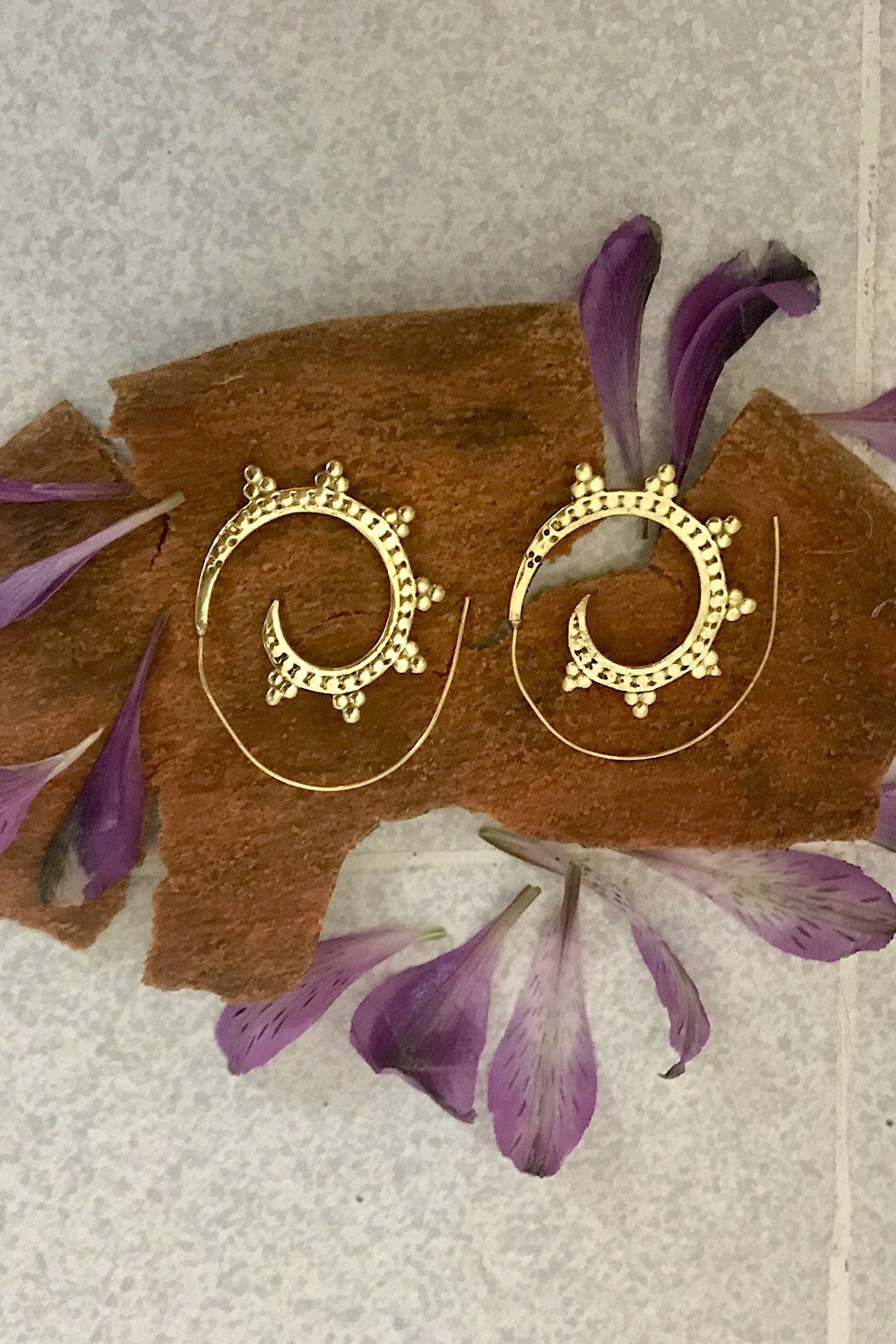 Spiral Brass Earrings/Bucklace d'oreille Laiton Lotus/ Boho Earrings/ Tribal Jewelry/ Gypsy Hoop Earrings/ Ethnic Earrings/ Laboho/ Belly