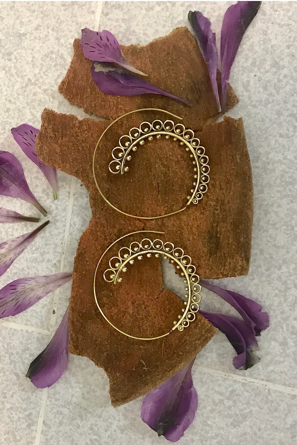 Spiral Brass Earrings/ Bucklace d'oreille Laiton Lotus/ Boho Earrings/ Tribal Jewelry/ Gypsy Hoop Earrings/ Ethnic Earrings/ Laboho